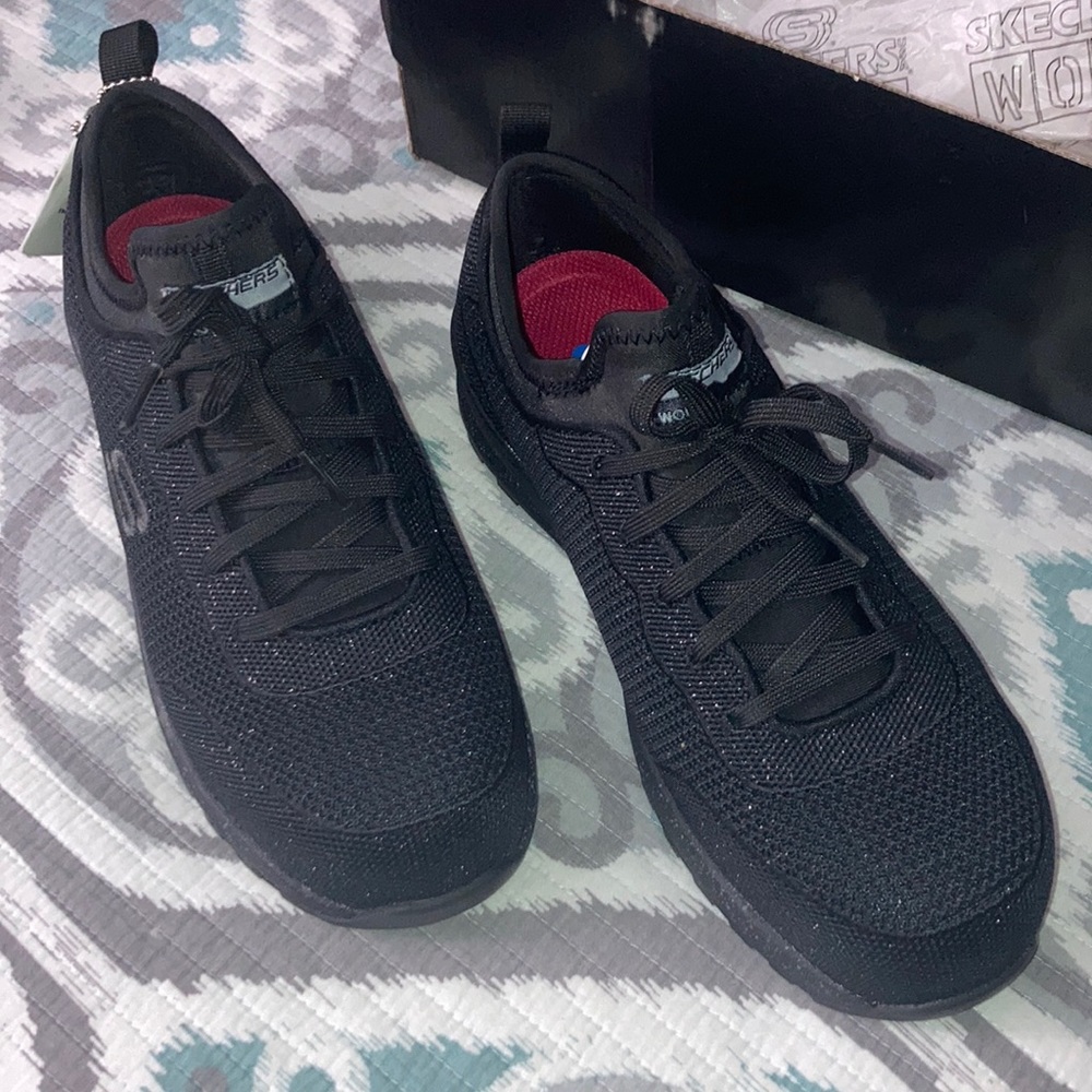 NIB Sketchers work shoes - Picture 2 of 12